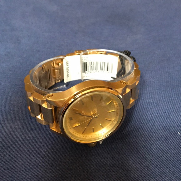 Nixon watch display picture 1